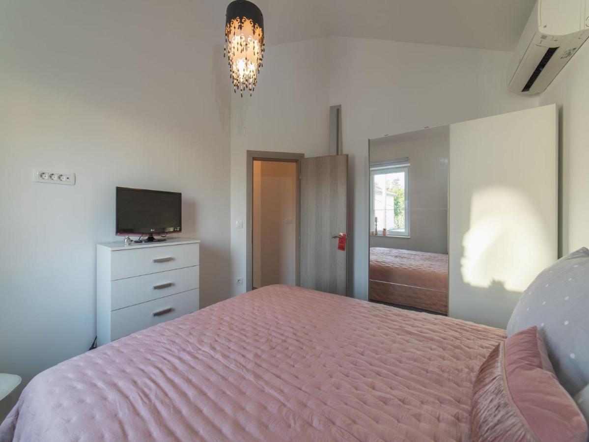Apartment Fiora Kastela Bagian luar foto