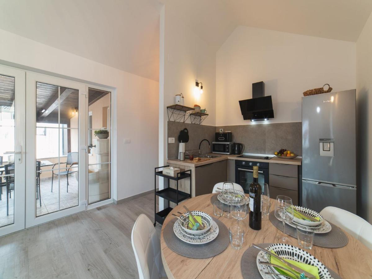 Apartment Fiora Kastela Bagian luar foto