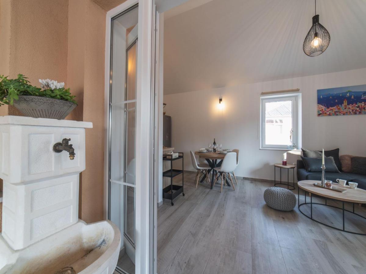Apartment Fiora Kastela Bagian luar foto