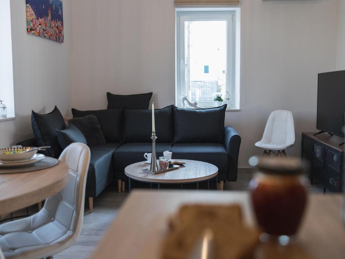 Apartment Fiora Kastela Bagian luar foto