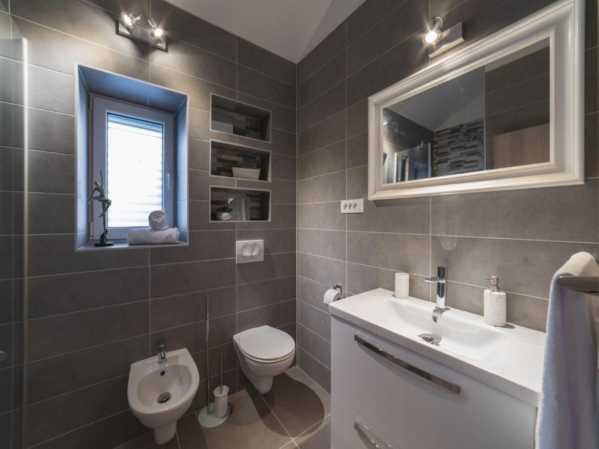 Apartment Fiora Kastela Bagian luar foto