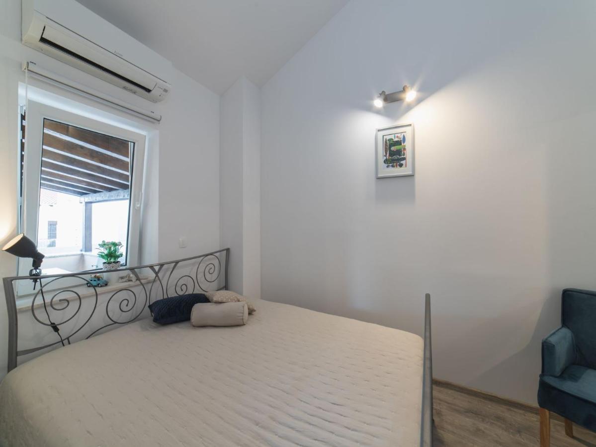 Apartment Fiora Kastela Bagian luar foto