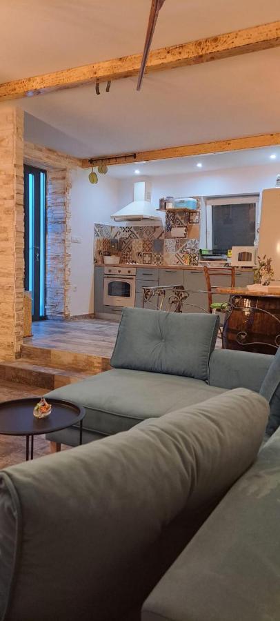 Apartment Fiora Kastela Bagian luar foto