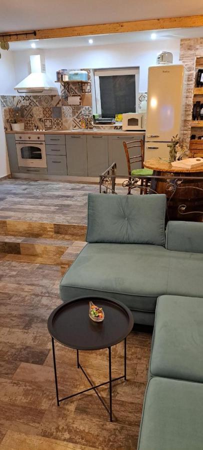 Apartment Fiora Kastela Bagian luar foto
